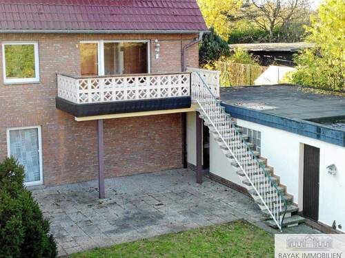 Rückansicht Haus - 1 Zimmer Mehrfamilienhaus, Wohnhaus in Düsseldorf Wersten