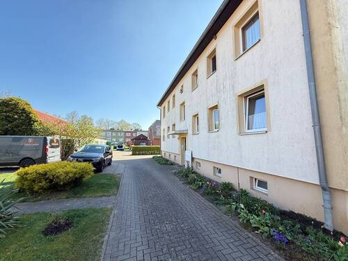 Hinter den Häusern - 