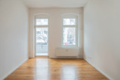 Zimmer 1 mit Balkonzugang - 4 Zimmer Etagenwohnung in Berlin