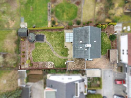 Vogelperspektive - 9 Zimmer Einfamilienhaus zum Kaufen in Bielefeld