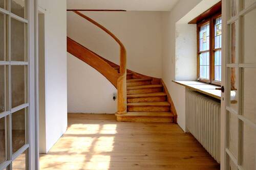 Eingangsbereich - AIGNER - Großzügiges, sanierungsbedürftiges Einfamilienhaus in Berg am Starnberger See