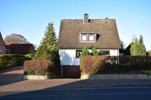 Haus Front.jpg - Einfamilienhaus in zentraler Lage auf großem Grundstück mit Platz für ein zweites Gebäude