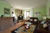 EG Wohnzimmer mit Kamin.jpg - 1 Zimmer Einfamilienhaus zum Kaufen in Trittau