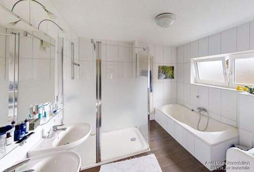 Modernes Badezimmer - 