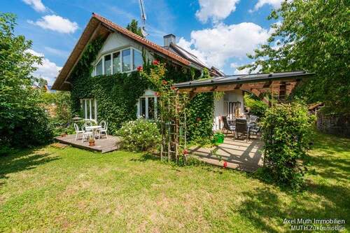 sonniger Garten - 8 Zimmer Einfamilienhaus zum Kaufen in Eppingen
