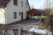 Einfahrt mit Carport - 