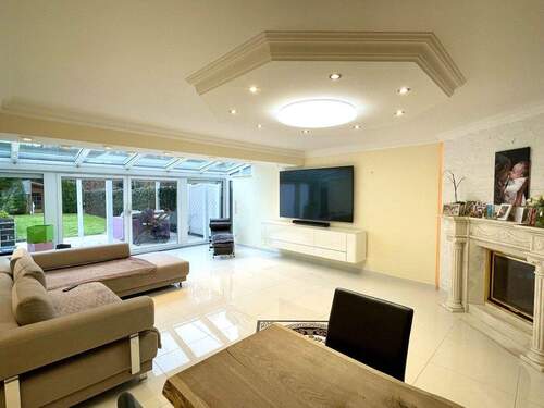 großzügig leben - Reihenmittelhaus mit 183,00 m&sup2; in München zum Kaufen