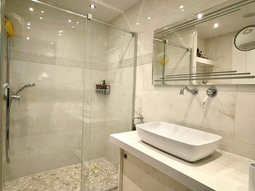 Bad Obergeschoss mit bodengleicher Dusche - 