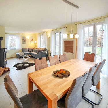 Geräumiger Essplatz im Wohnraum - 