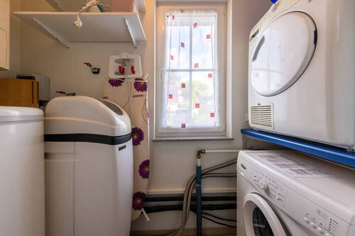 Hauswirtschaftsraum mit nachhaltiger Heiztechnik, - 