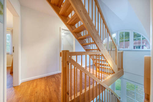 Flurbereich OG mit traditioneller Fledermausgaube - 