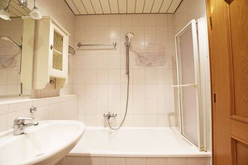 Badezimmer - Etagenwohnung mit 75,00 m&sup2; in München zum Kaufen