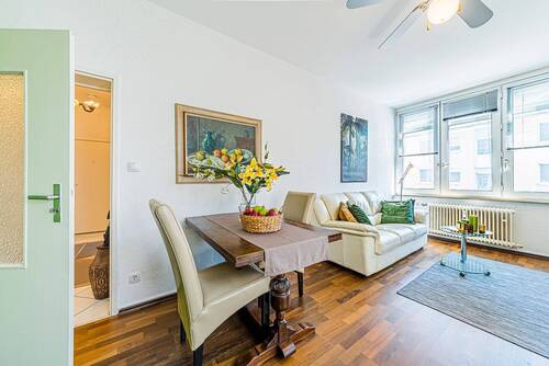 Wohnzimmer - 3 Zimmer Etagenwohnung zum Kaufen in Frankfurt am Main