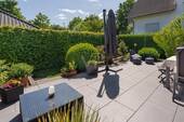 Terrasse mit elektrischer Markise - 