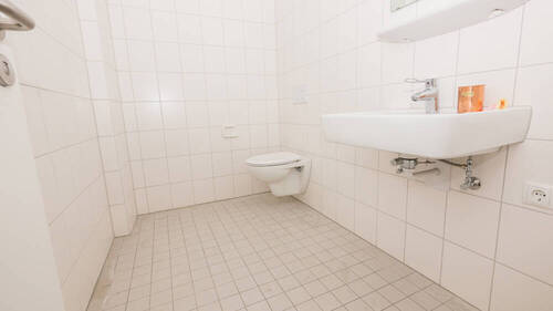 WC 1 - 1 Zimmer Büro in Großheirath / Rossach