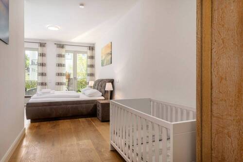 Ruhig und geschützt: Schlafzimmer 1 mit südlichem - 