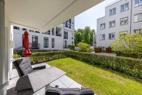 Ruhig und geschützt: Schlafzimmer 1 mit südlichem - 