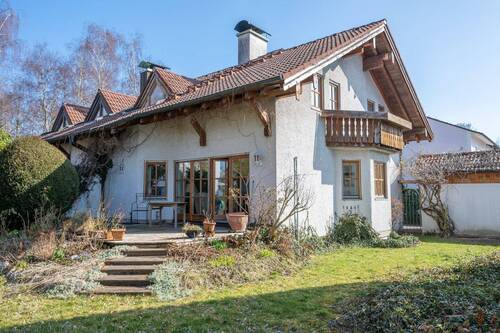 Aussenansicht - AIGNER - Eichenau: Charmante Doppelhaushälfte mit schönem Garten in ruhiger Wohnlage!