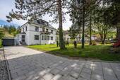Zufahrt zum Haus - 9 Zimmer Einfamilienhaus zum Kaufen in Kirchseeon