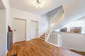 Diele - 9 Zimmer Einfamilienhaus in Kirchseeon