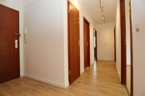 Flur - 3 Zimmer Etagenwohnung in Pinneberg