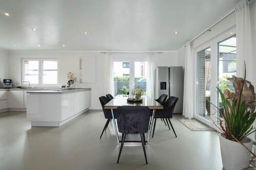 Küche und Essbereich - Traumhaftes Einfamilienhaus - stilvoll und modern wohnen in Hennef-Allner