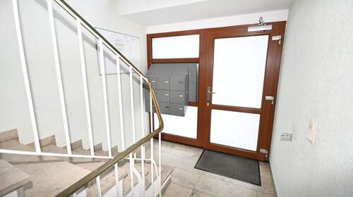 Gepflegtes Mehrfamilienhaus - 3 Zimmer Etagenwohnung in Neumarkt-Woffenbach