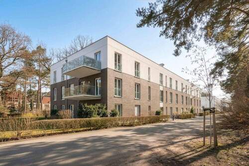 Hausansicht - Moderne 3,5-Zimmer-Wohnung mit Terrasse und Gartenanteil