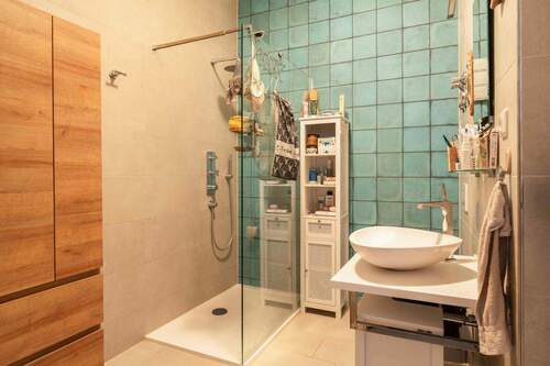 Badezimmer mit Dusche - 