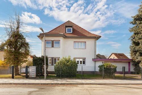 Fassade Front - Bezugsfreie 2,5-Zimmer-Wohnung - hell, ruhig & gut geschnitten im Norden Berlins