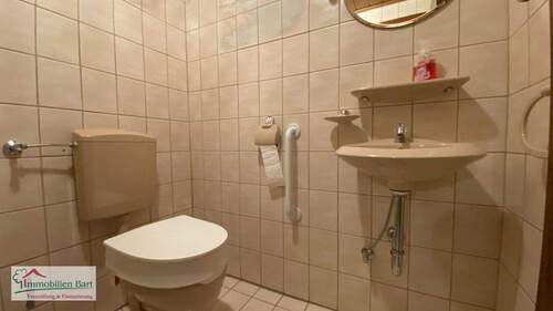Gäste-WC - 6 Zimmer Einfamilienhaus zum Kaufen in Kirf