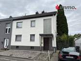 Straßenseite - Charmantes Einfamilienhaus in ruhiger Wohnlage