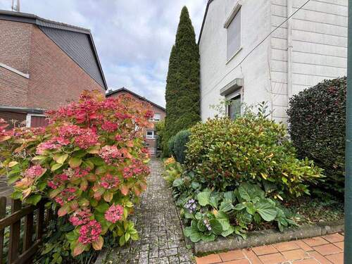 Durchgang Garten zur Straße - 