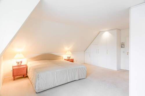 Schlafzimmer mit Kliaanlage im OG - 