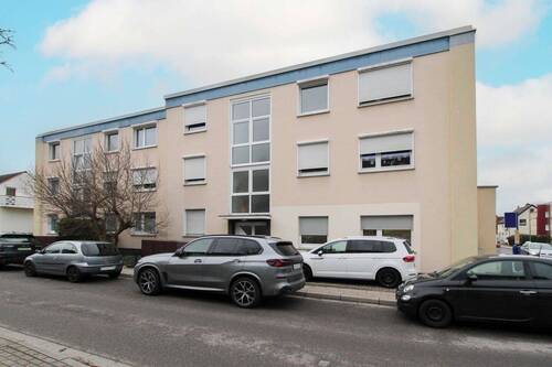 1. Vorderansicht Haus - Gepflegte Wohnung mit Balkon in begehrter Lage von Essen-Burgaltendorf