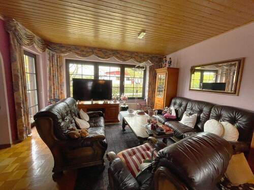 Bild 3 - 8 Zimmer Mehrfamilienhaus, Wohnhaus in Gladenbach / Runzhausen