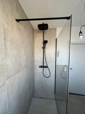 Badezimmer - SALE ca. 10.000€ Provision sparen !Frisch renoviert mit großem Balkon