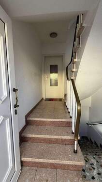 Eingang EG - Reihenmittelhaus mit 175,00 m&sup2; in Nürnberg zum Kaufen