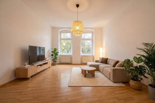 Wohnzimmer - Staged - Stilvoll modernisiert: 2-Zimmer-Wohnung in Friedrichshain
