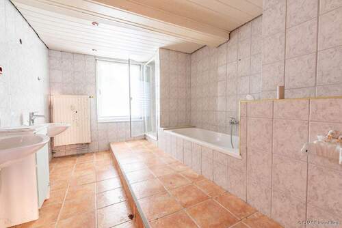 Mittleres Gebäude - EG Badezimmer - 