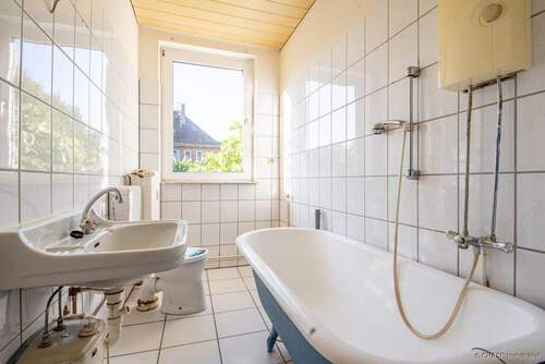 Rechtes Gebäude - OG Badezimmer - 