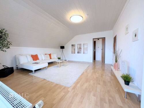 Wohnzimmer - 2 Zimmer Etagenwohnung in Köln