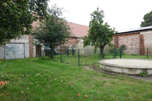 vorderer Garten - 8 Zimmer Mehrfamilienhaus, Wohnhaus zum Kaufen in Neißemünde