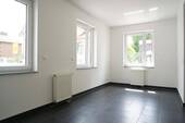 Küche mit Fliesenboden - 