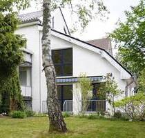 * Freundlich heller Wohnkomfort auf 3 Ebenen * - Reihenendhaus mit Gartenanteil in Burgdorf
