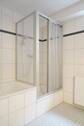 Bad mit Dusche u. Wanne - 