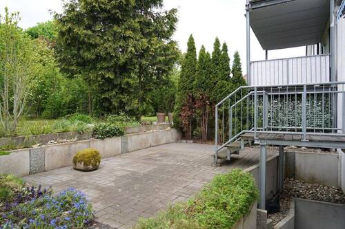 Terrasse mit Gartenzugang - 