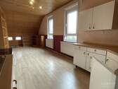 Zimmer mit Küchenbereich - Einfamilienhaus mit 122,00 m² in Schorndorf zum Kaufen