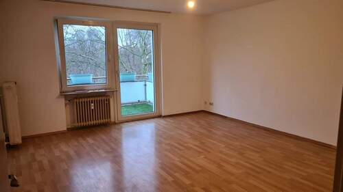 Wohnzimmer - 2 Zimmer Etagenwohnung zur Miete in Duisburg