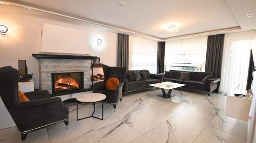 Wohnbereich mit Kaminatmosphäre.. - 6 Zimmer Mehrfamilienhaus, Wohnhaus in Hilpoltstein / Meckenhausen